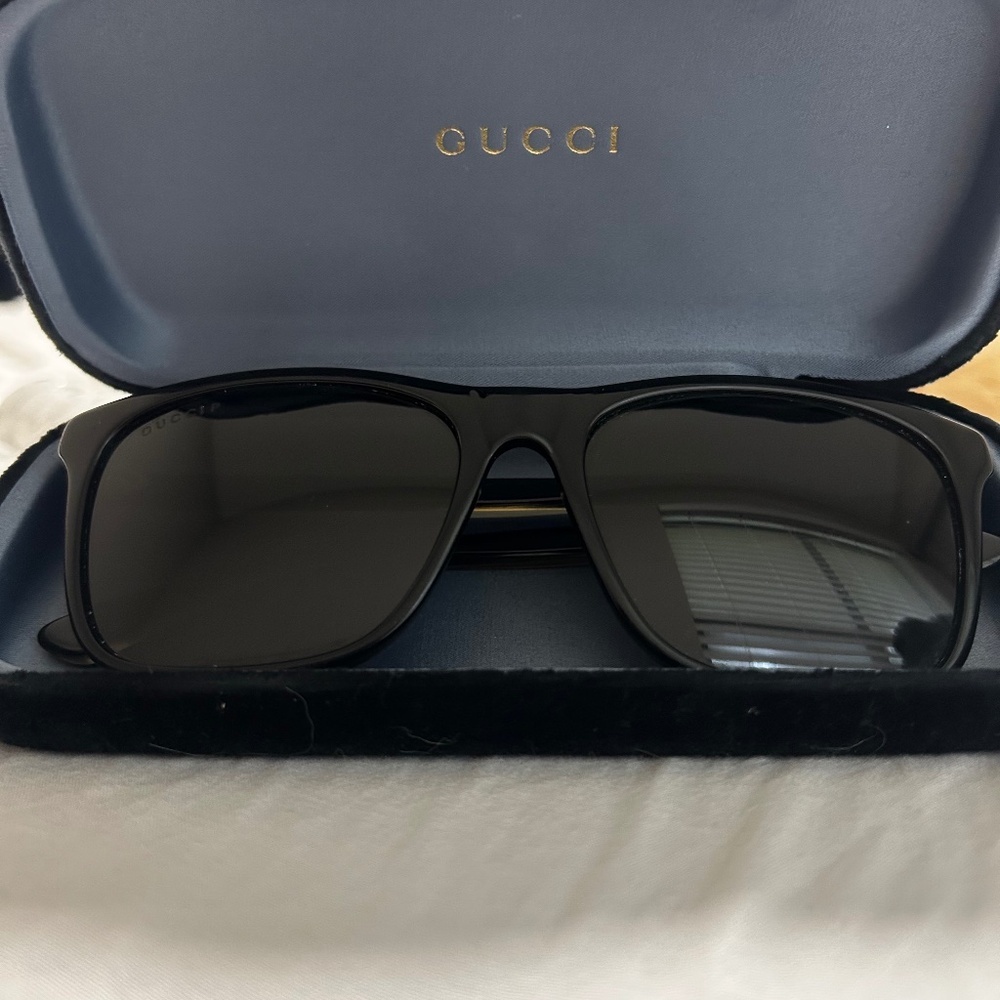 Gucci Sunglasses & Gucci Bifold Wallet - Picture 1 of 5